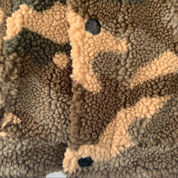 Levi Straus & Co Sherpa Camouflage Trucker Jacket - Picture 7 of 16